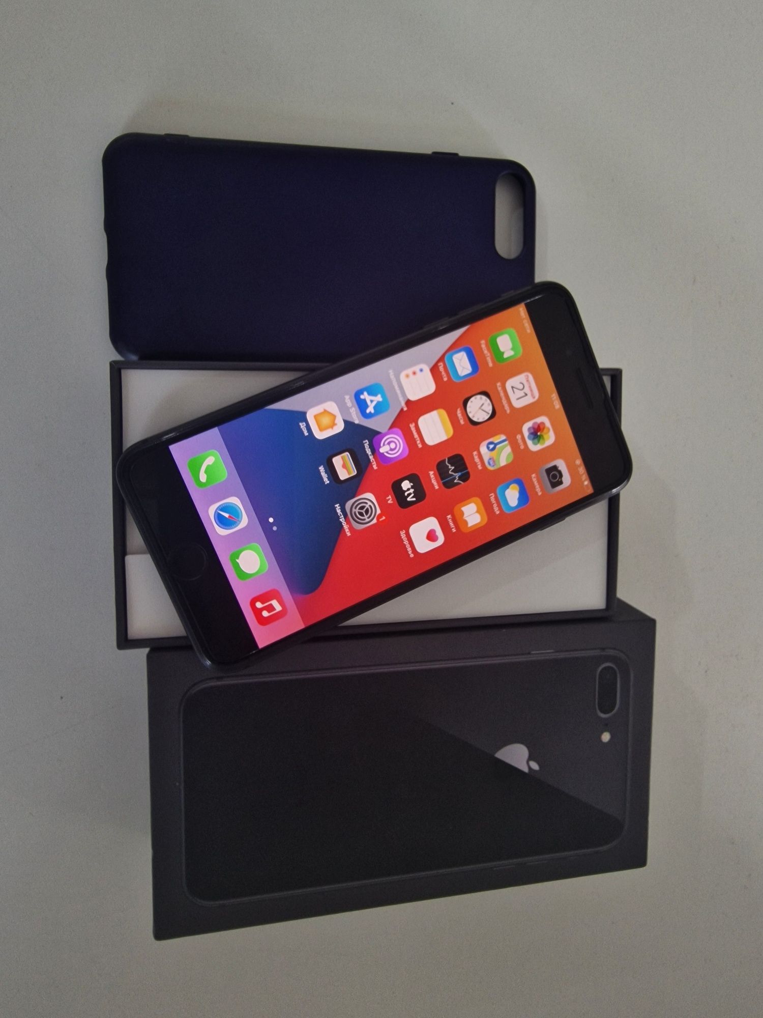 Apple IPhone 8+  состояния идеальное 10 из 10 Айфон телефон
