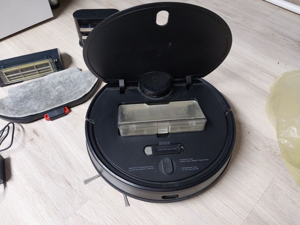Робот пылесос Xiaomi Mi Robot Vacuum - Mop P. Обмен на телефон.