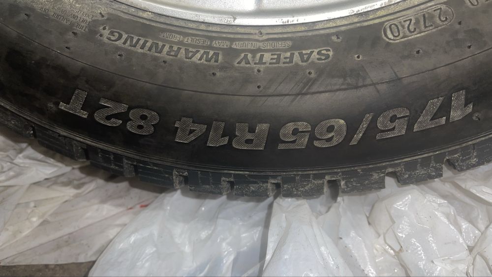 Комплект зимних шин Kumho 175/65/14