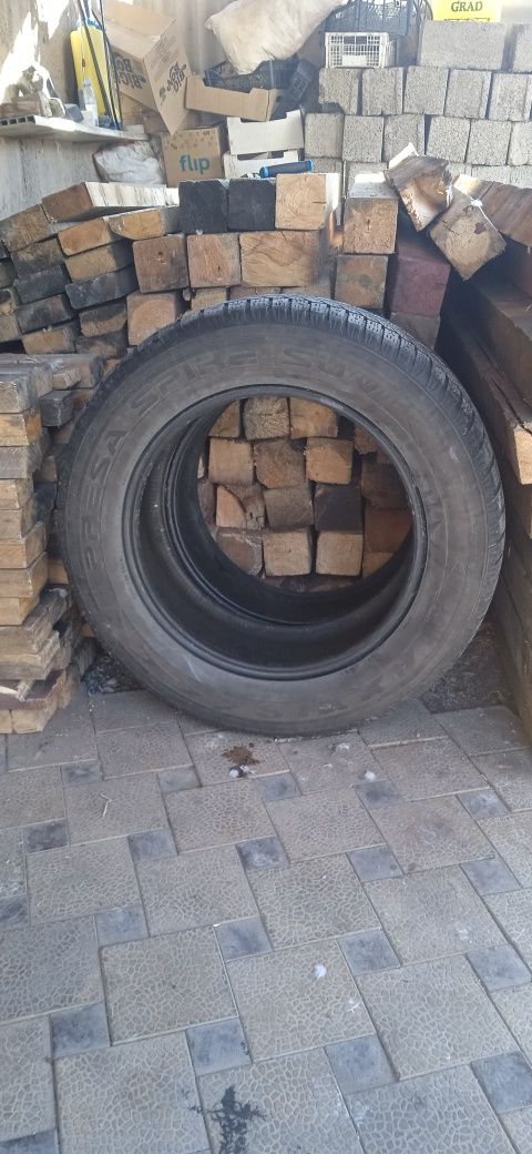 Зимние шины.255. 60R18