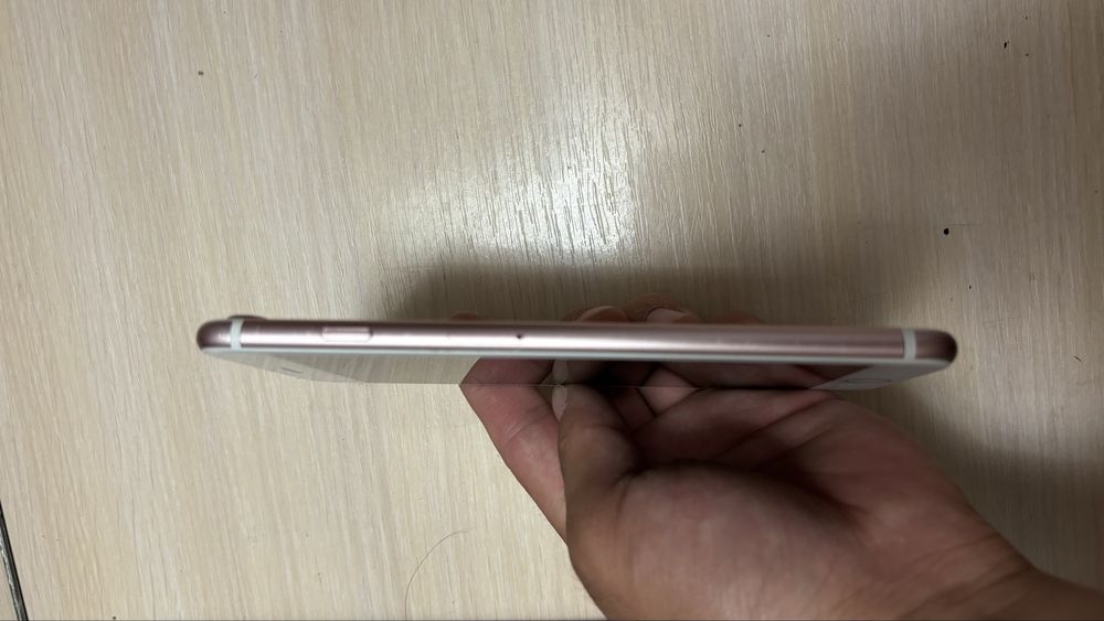 Айфон 7+.