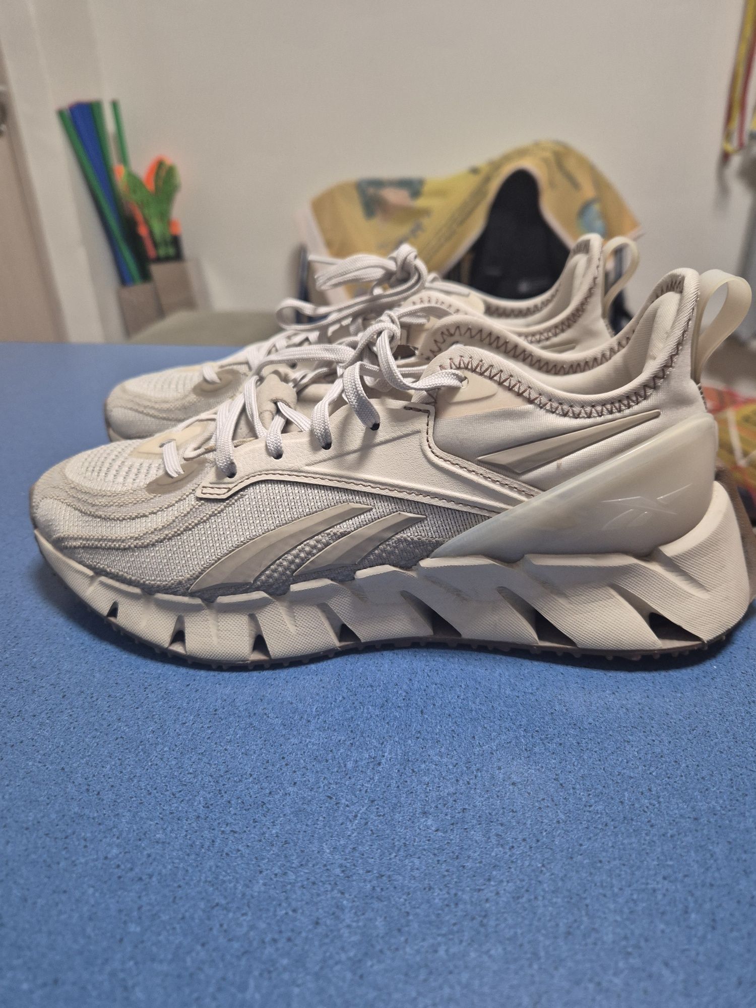 Продам кроссовки женские Reebok,