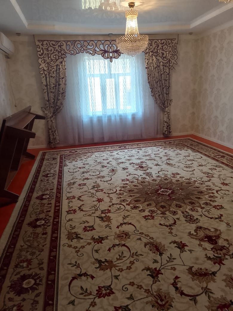 Үй сатылады 8бөлмелі үлкен үй