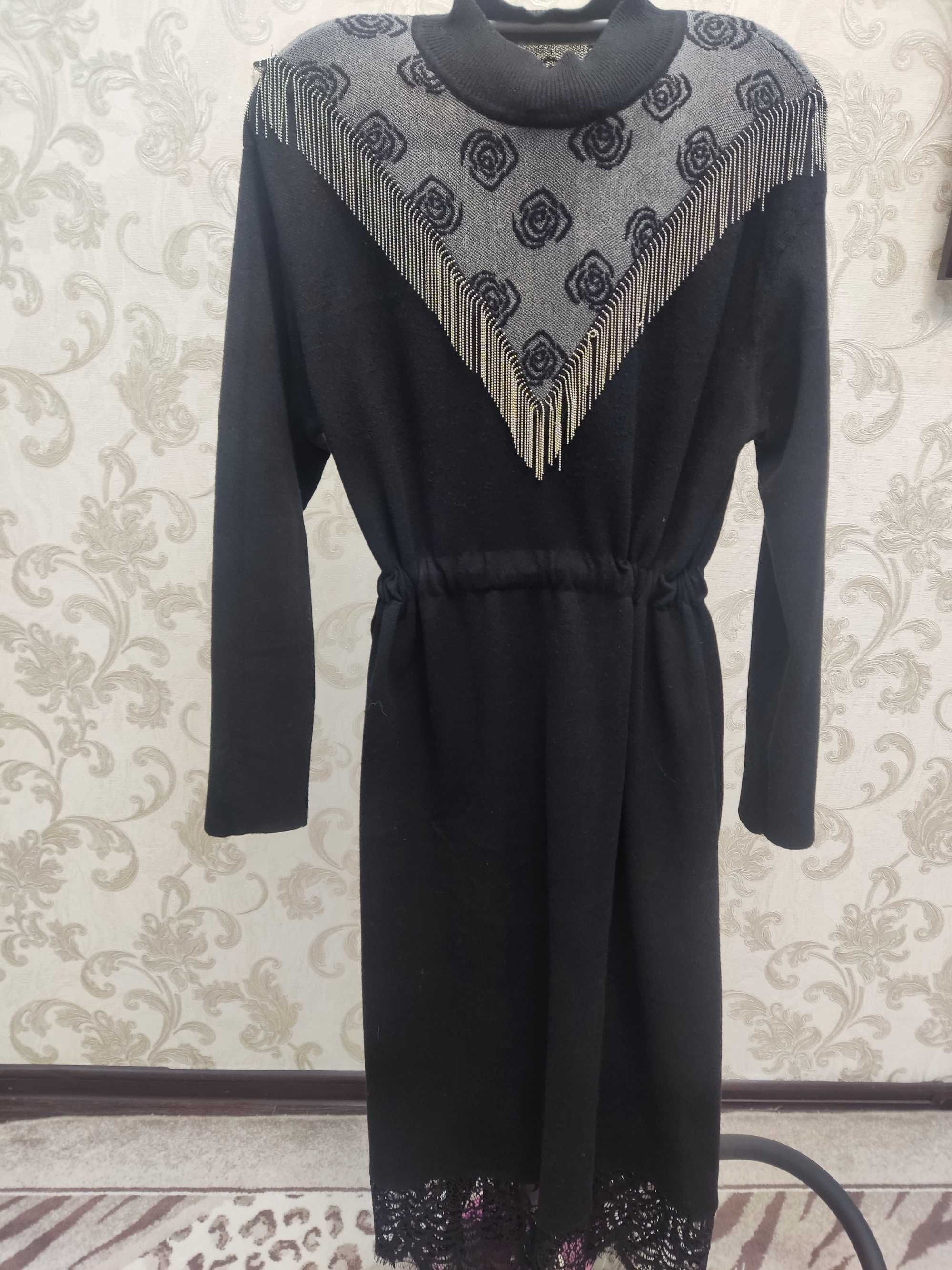 Продам платье черное, р. 48-50, и платье синее, красивое,р. 48-50