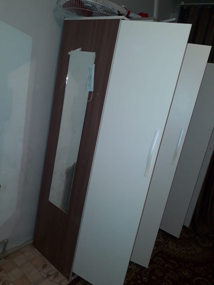 Шкаф с зеркалом