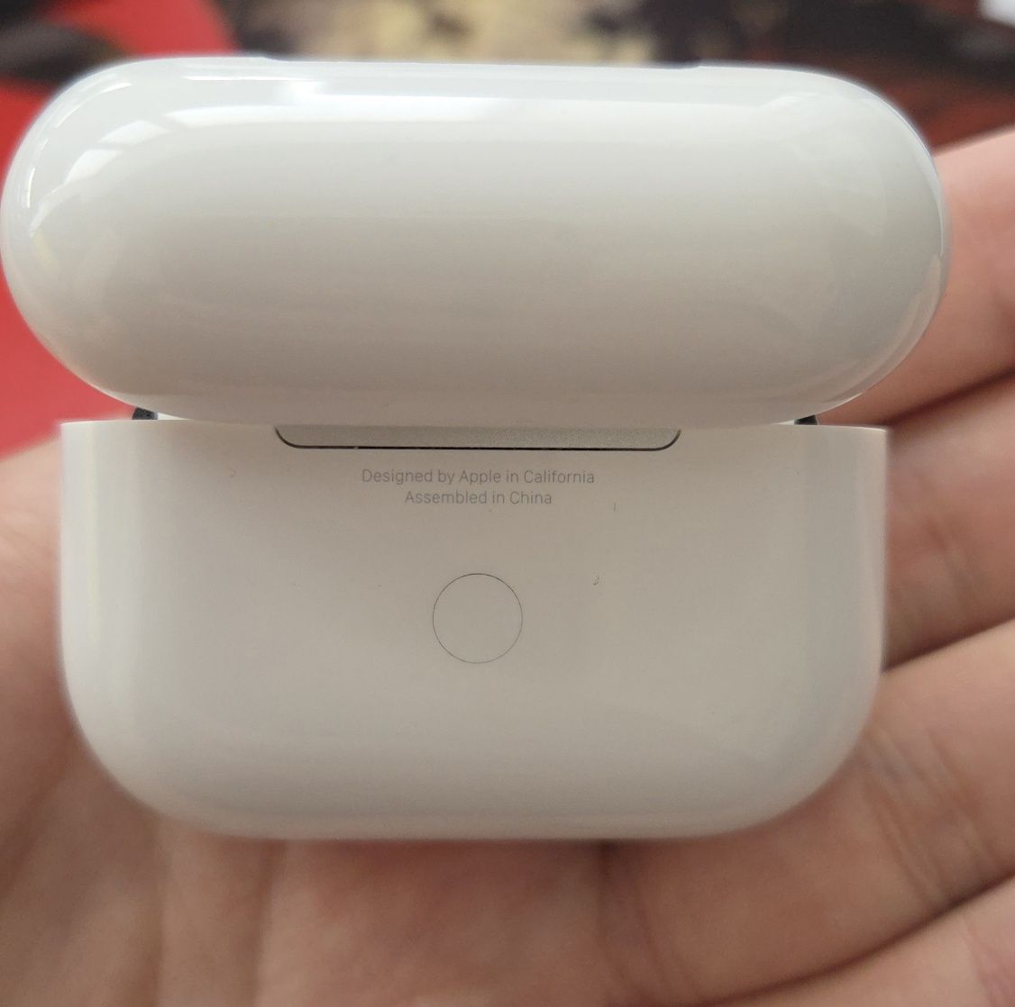 AirPods Pro 1 поколения [кейс и левый наушник]