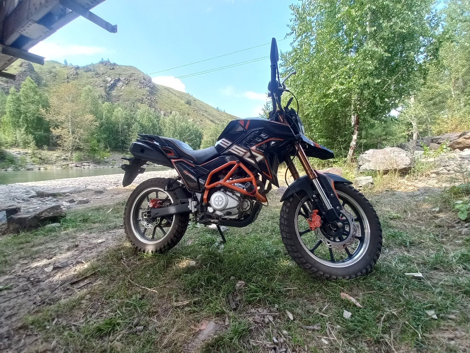 Мотоцикл 250 куб.
