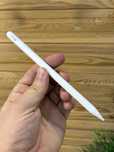 Apple Pencil 1 Apple Pencil 2