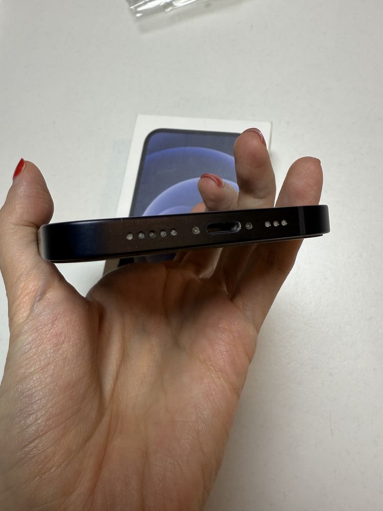 iPhone 12, 64 ГБ, отличное состояние