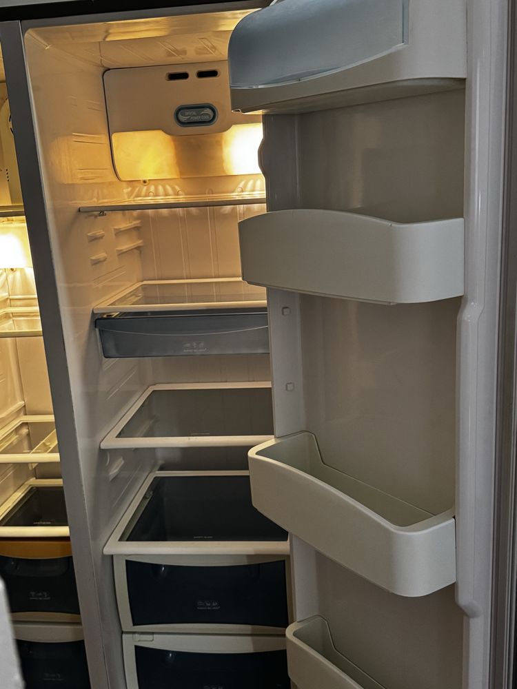 Продам двухкамерный холодильник