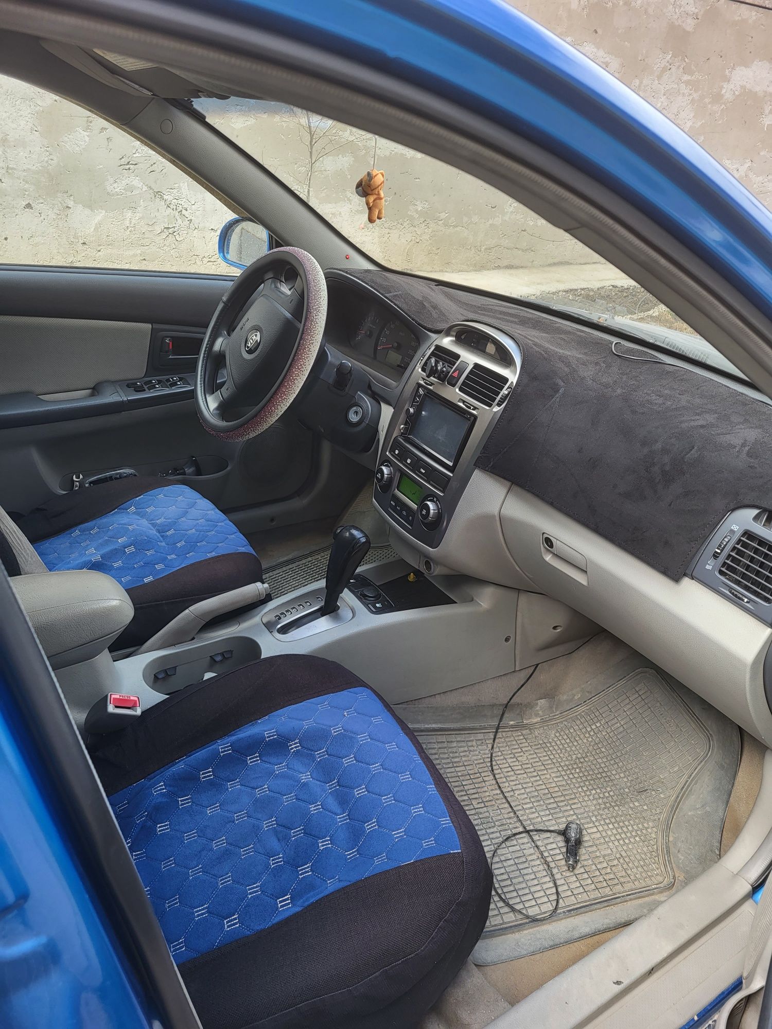 Машина kia cerato 2006