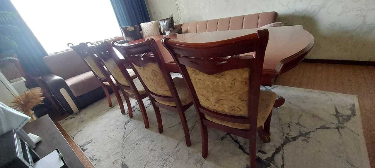 Стол со стульями продам срочно