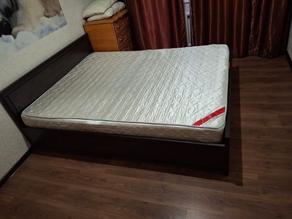 Продам кровать с матрасом