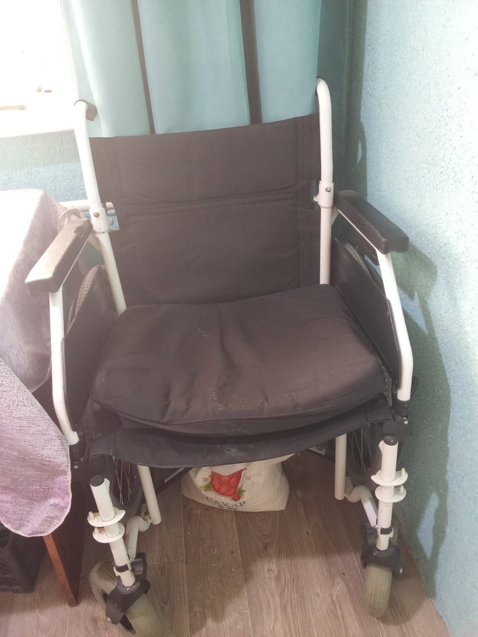 Продам инвалидную коляску
