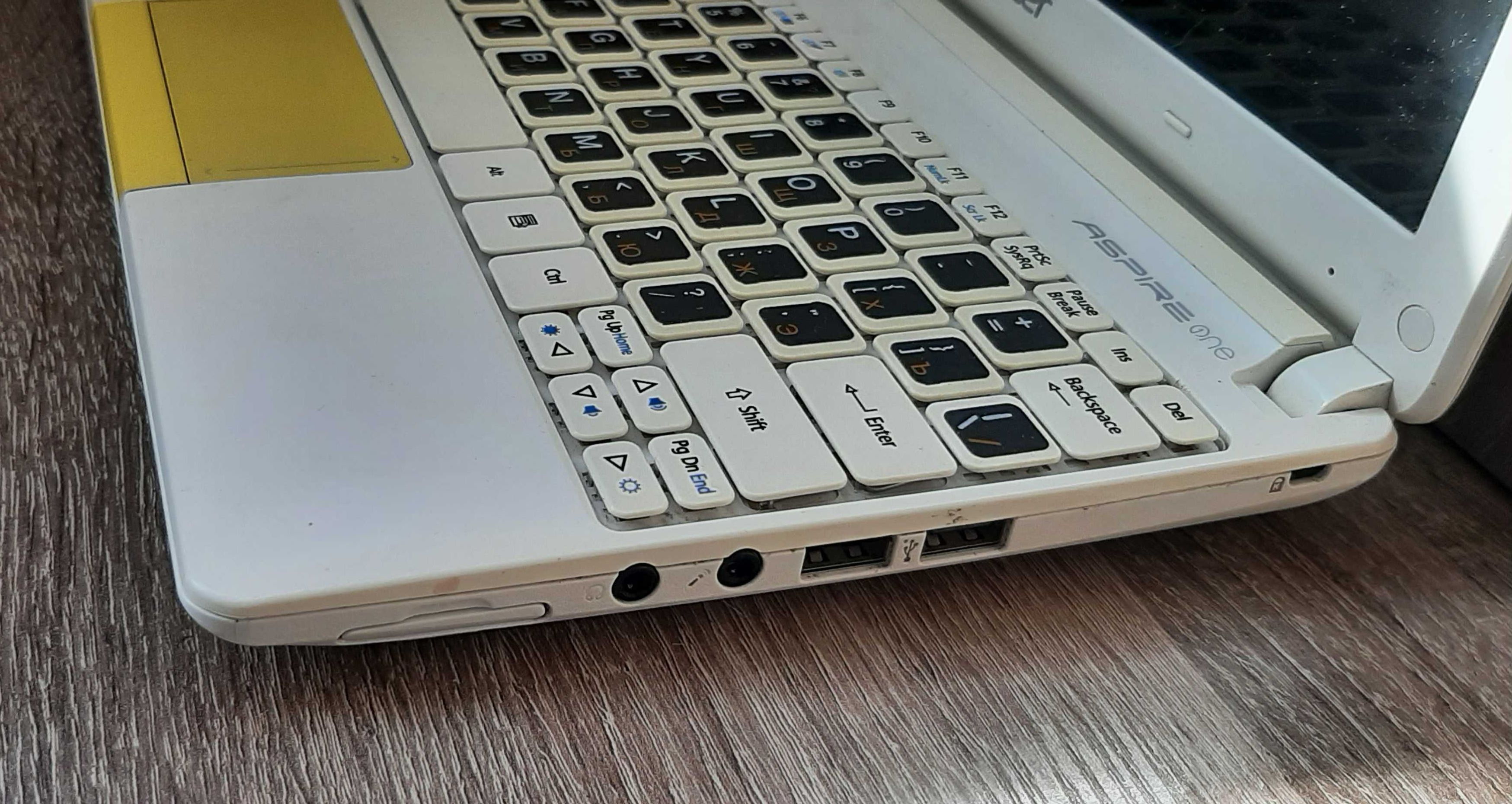 Нетбук Acer One D270