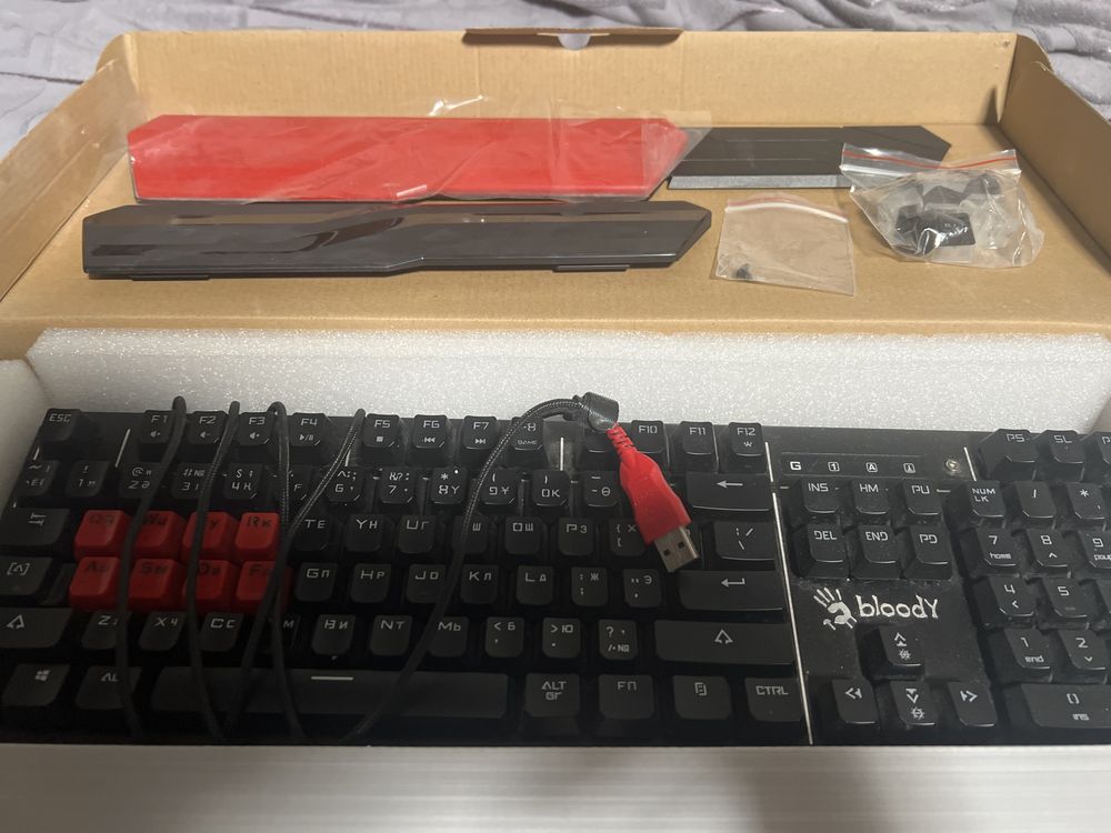 Клавиатура bloody B925 серии , состояние 10/10