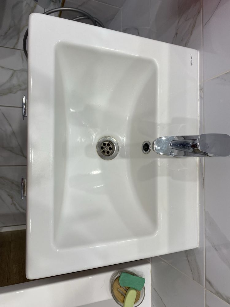 Продам умывальник+шкаф