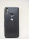 Продам телефон Huawei y6 с коробкой и чехлом