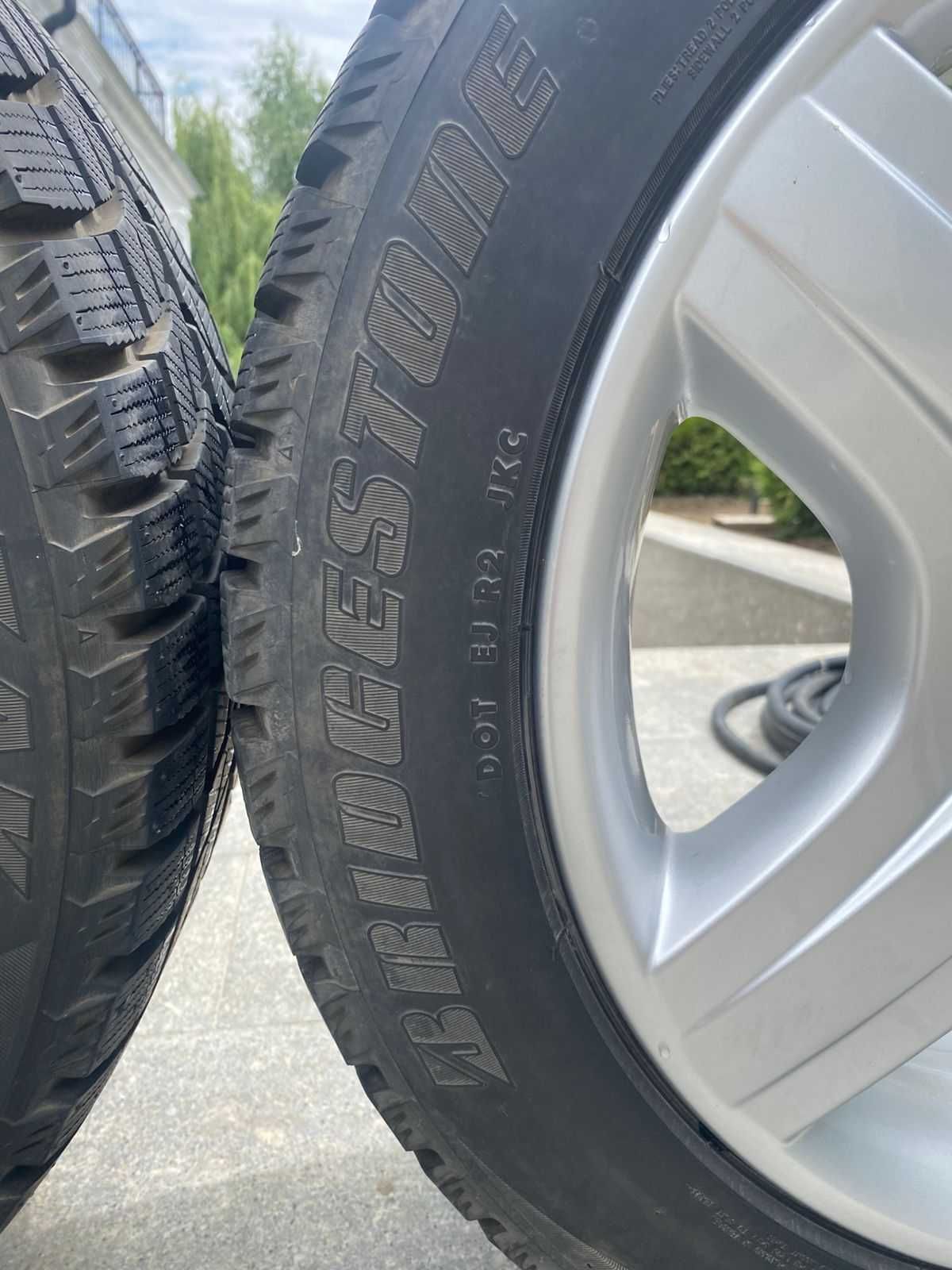 Продам зимнюю резину с дисками, комплект 4 штуки на Bentley (Бэнтли)