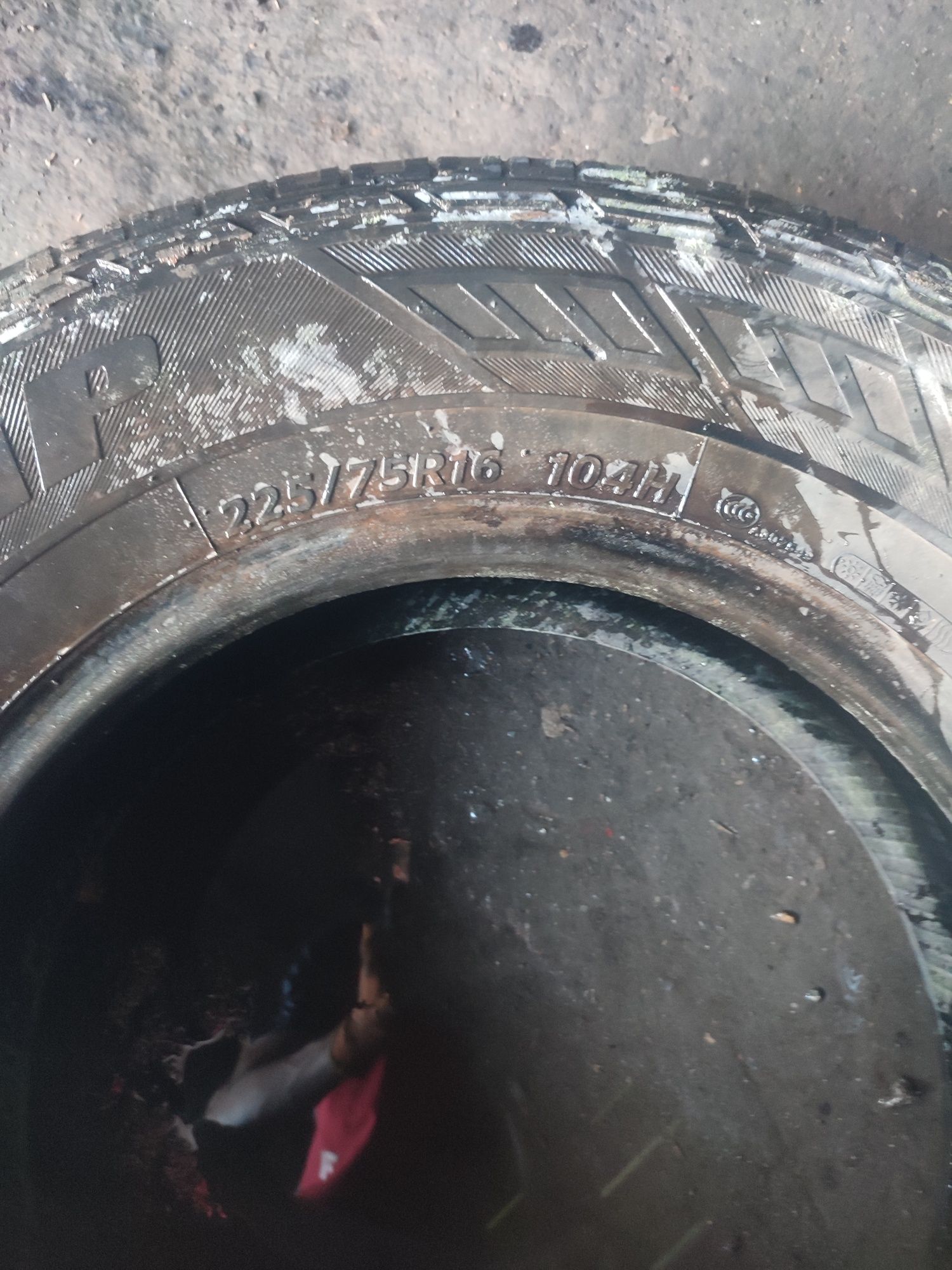 Шина безкамерка размер 225/70 R16