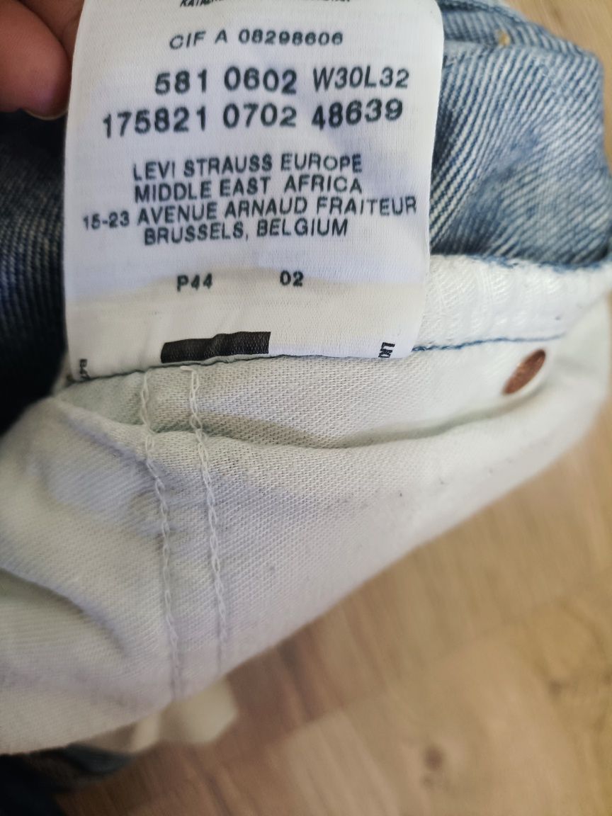 Стильные фирменные джинсы Levi's
