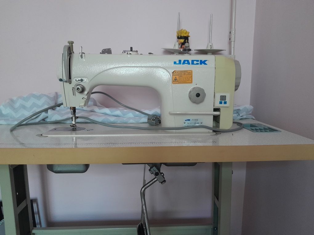Продам швейные машинка