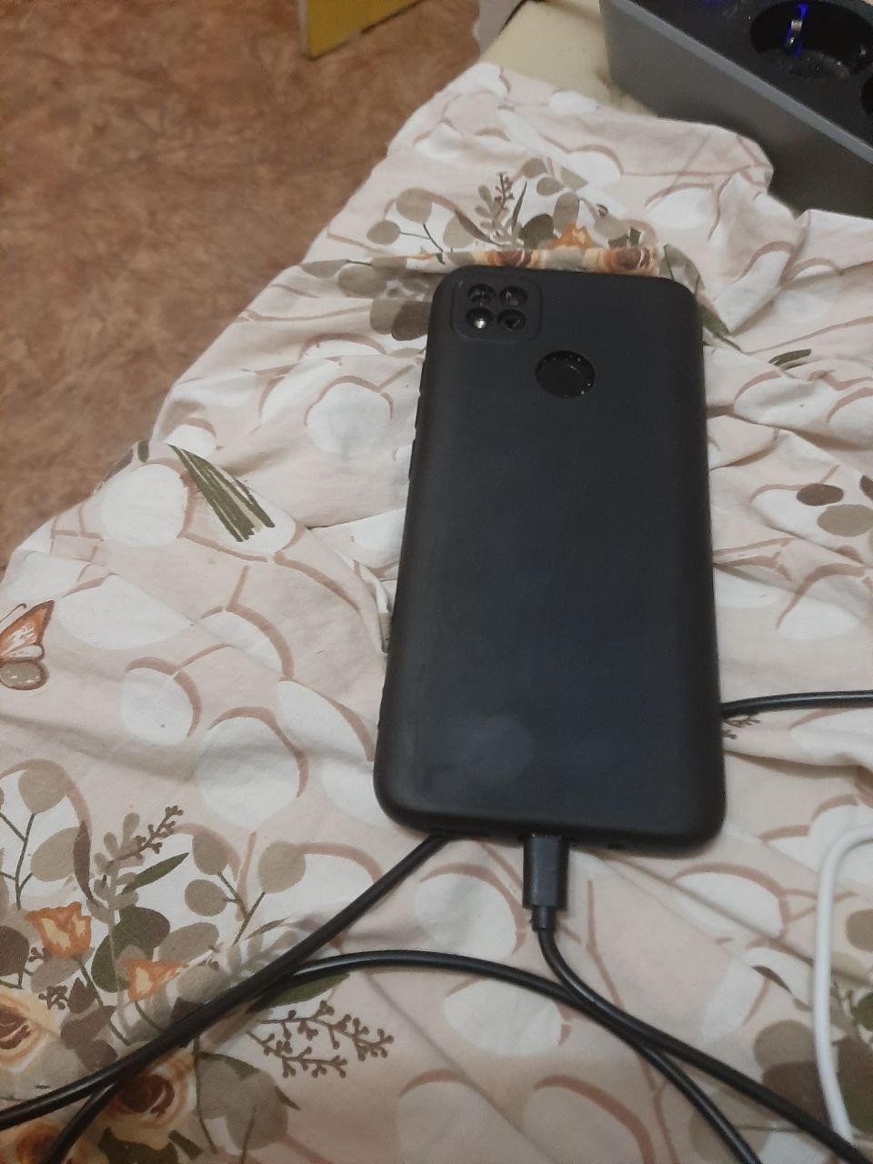 Продам два телефона один p20 lite 4/64 второй xiaomi redmi 10a 4+2 /12