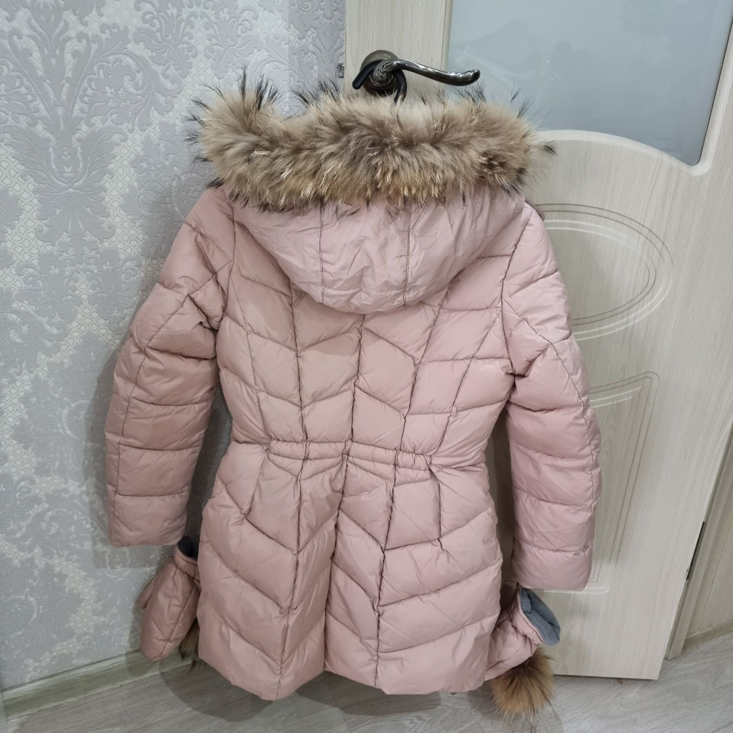 Продам детскую куртку для девочки