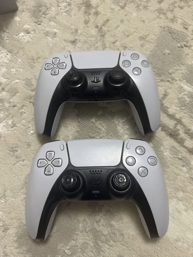 Продам SONY PS5 2 джостика все в рабочем состоянии