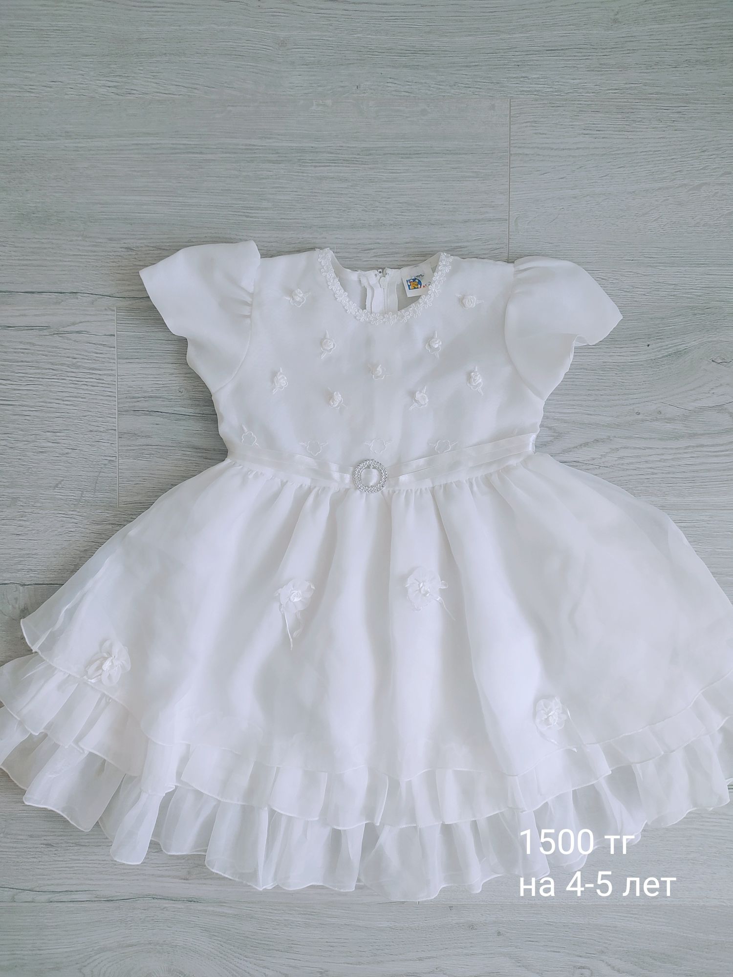 Недорого платья, пано, костюмы на девочку 1- 5 лет