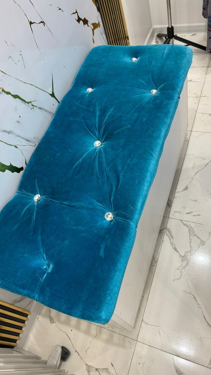 ресепшен орындыкпен