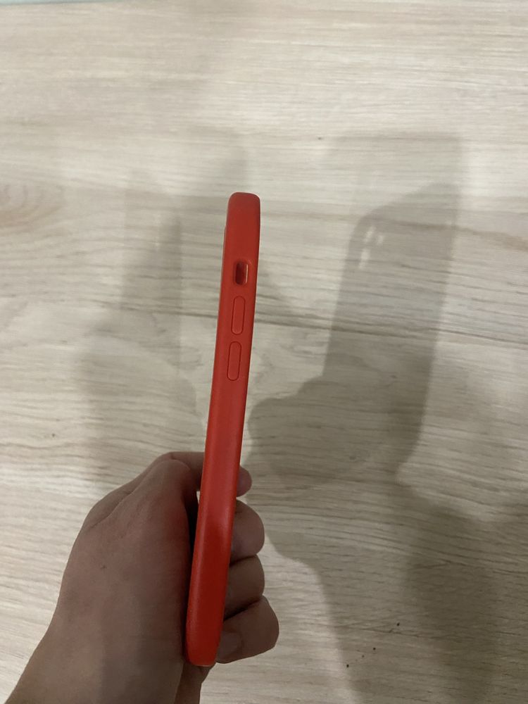 Продам чехол IPhone 12