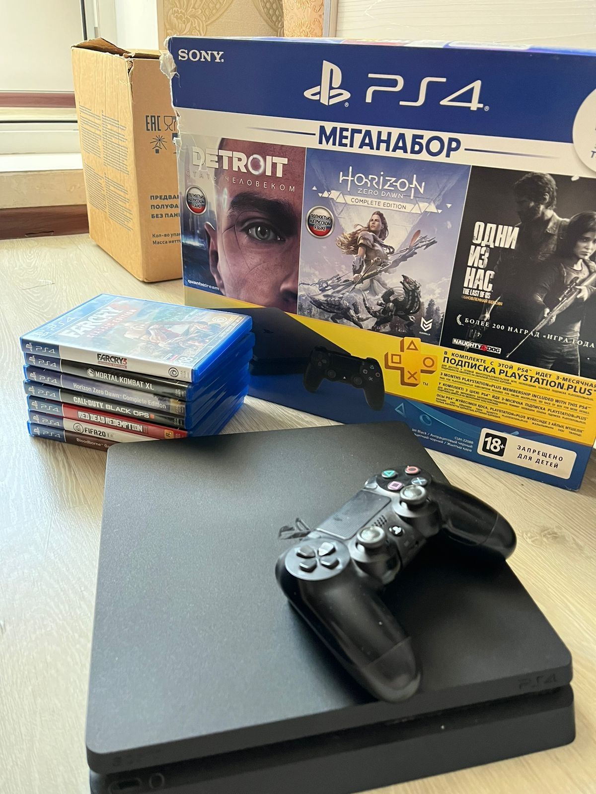 Продам  PlayStation 4 в хорошем состоянии
