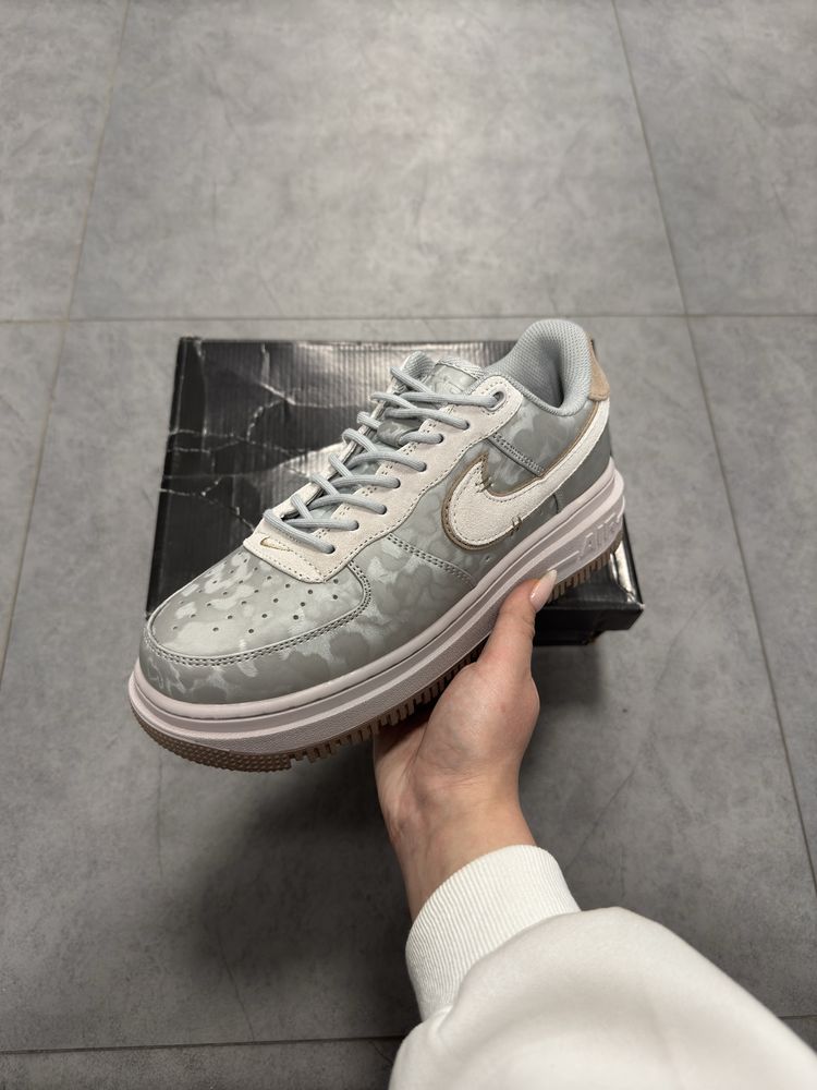 Кроссовки Nike Air Force 1 Luxe
