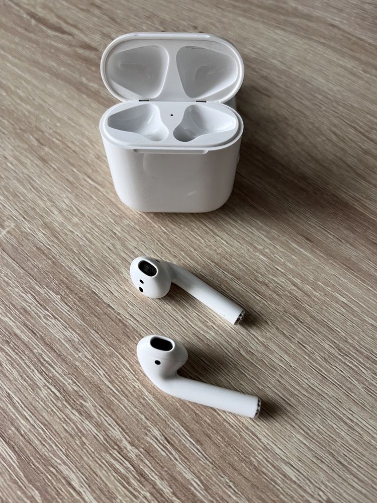 AirPods 1 поколения