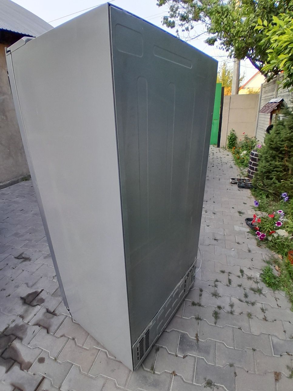 Продам двухдверный холодильник