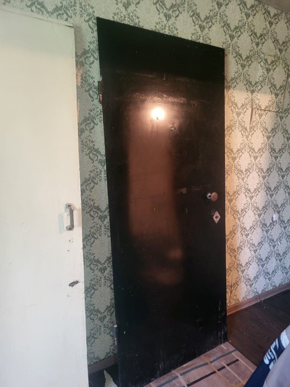 Продам железную дверь