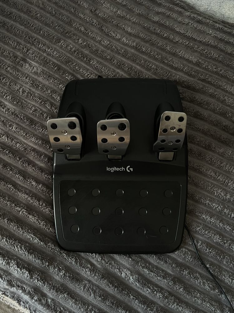Продам игровой руль Logitech G29
