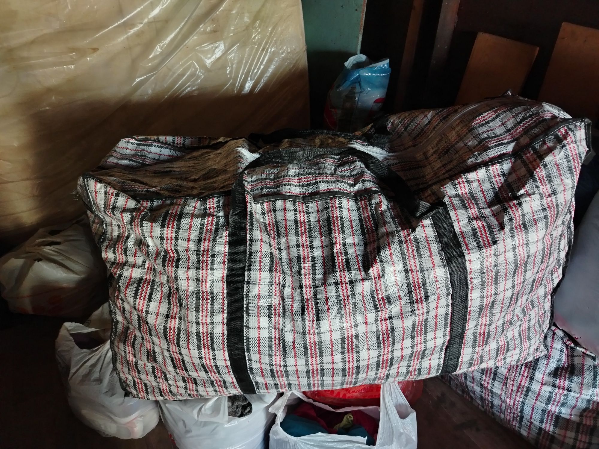 Продам большую сумку  одежды  б/у