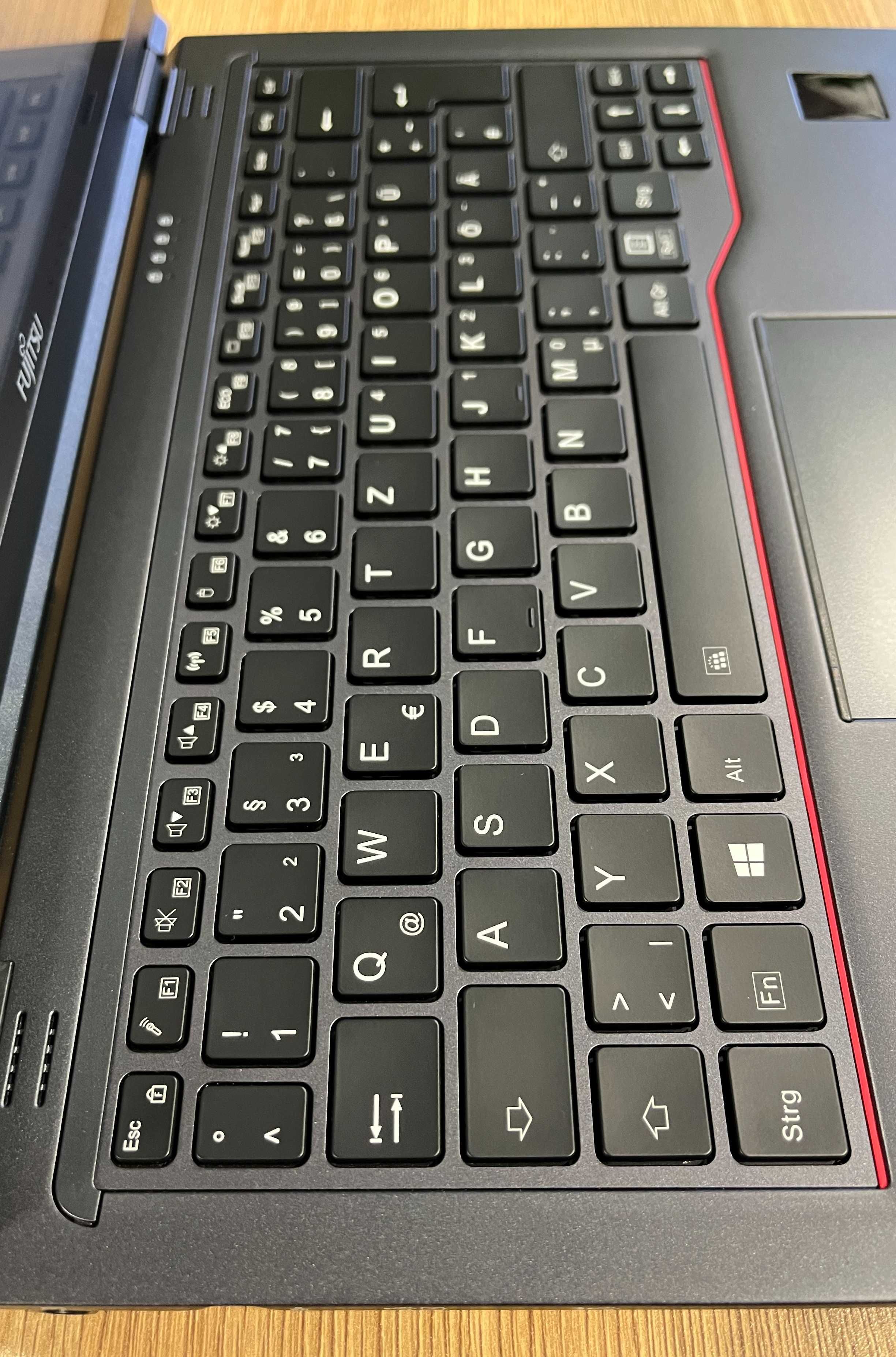 FUJITSU LIFEBOOK P727. Core i5-7200U 2.5/3.1 GHZ. 8/256 GB. 14" FHD
