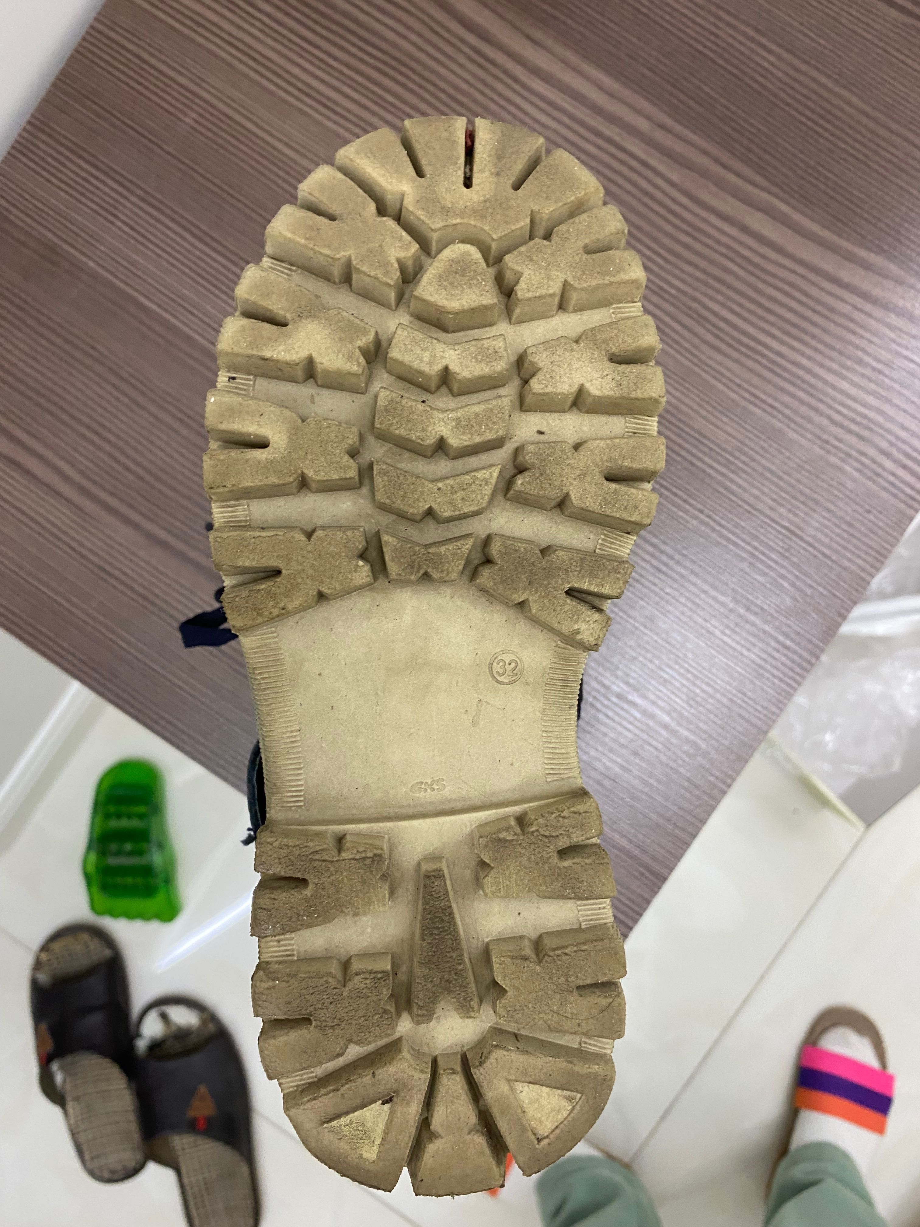 Продам зимние детские сапоги