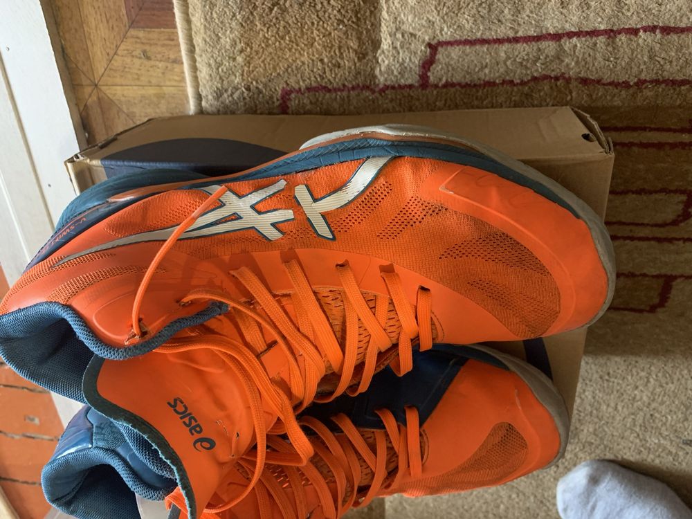 Asics кроссовки