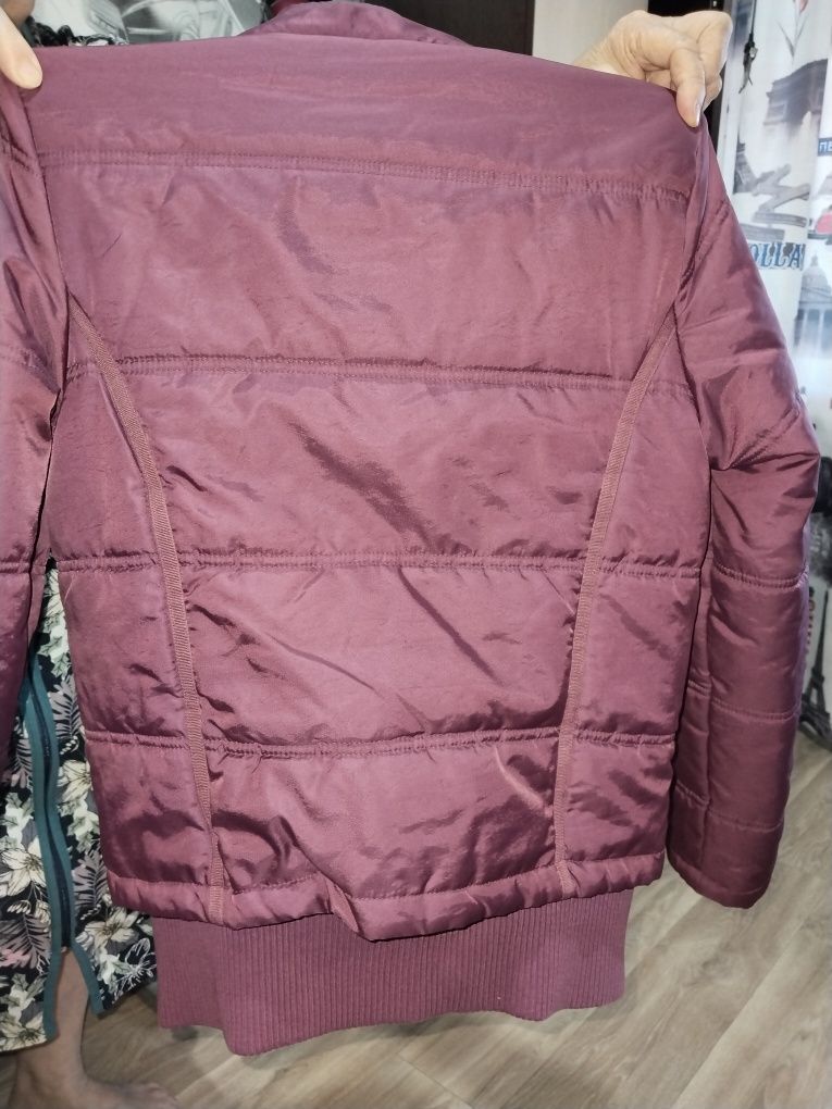 Продам женскую куртку.