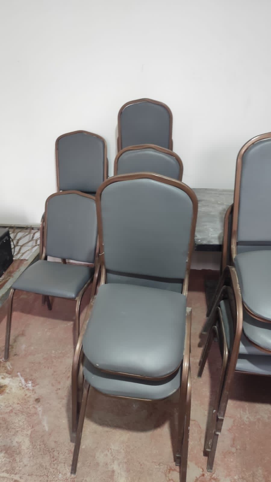 Продам столы  и стулья