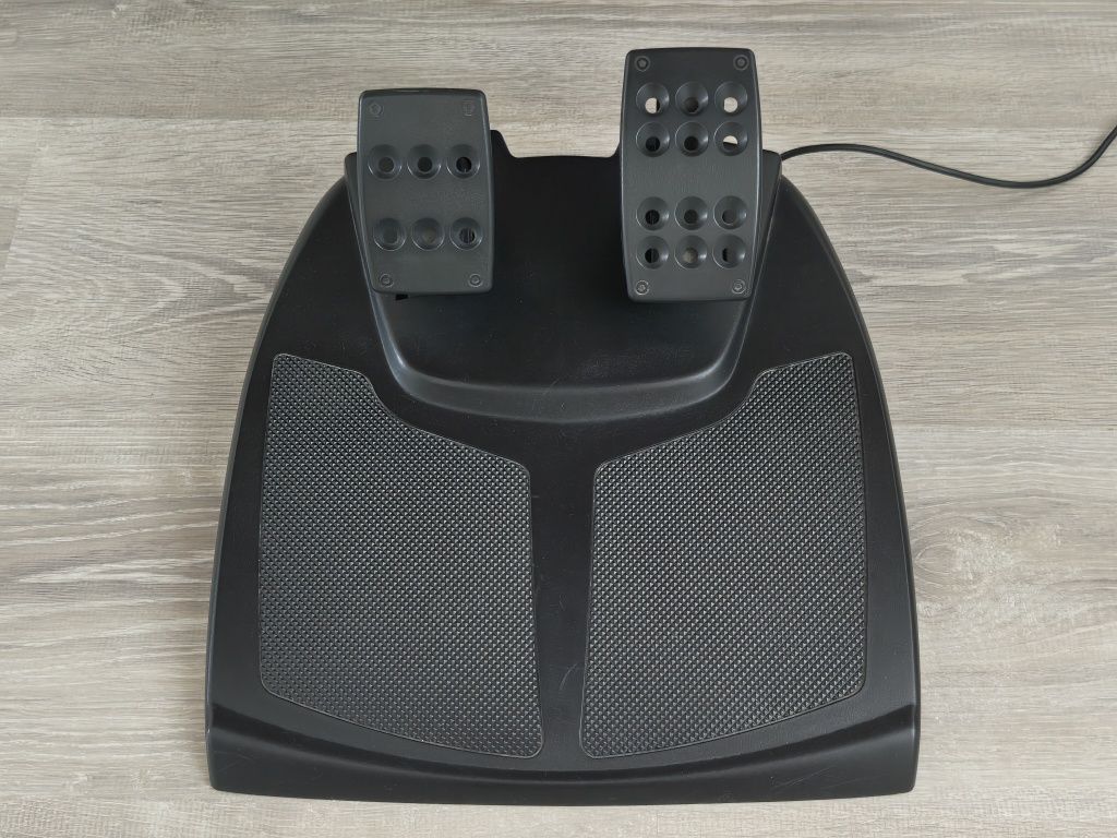 Руль Logitech MOMO Racing