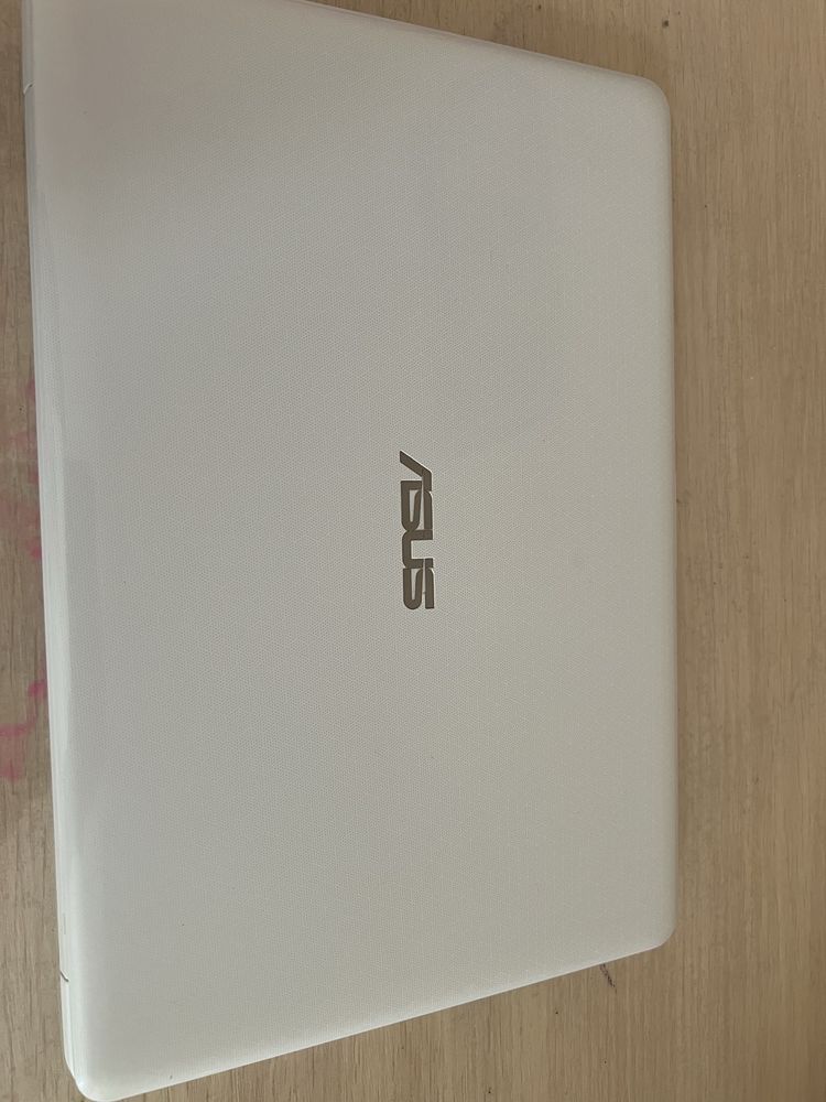 Нетбук Asus с зарядкой