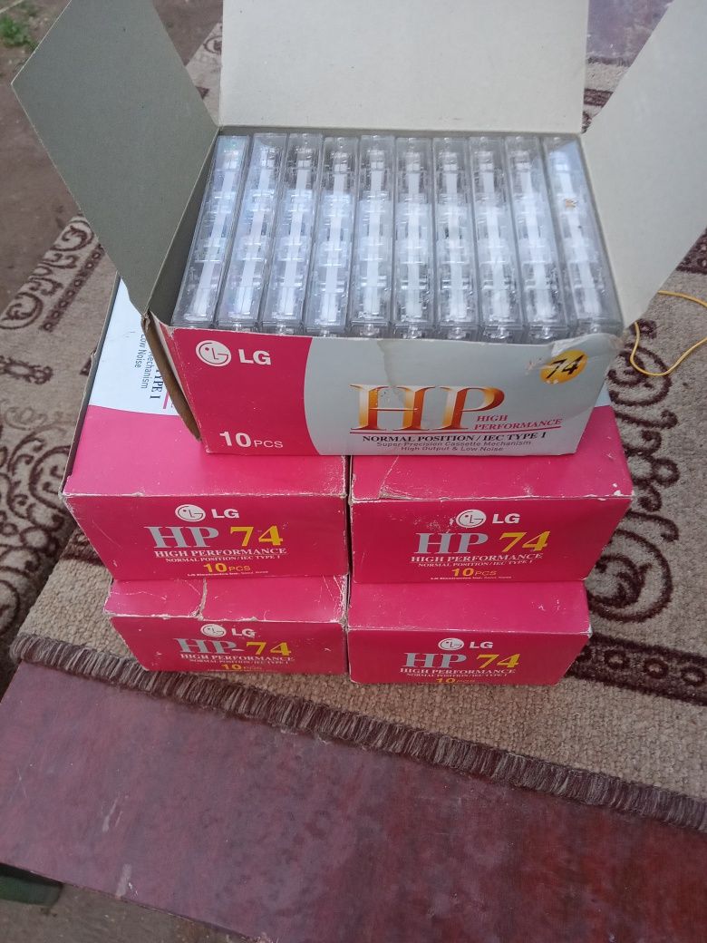 Продам старые кассеты.