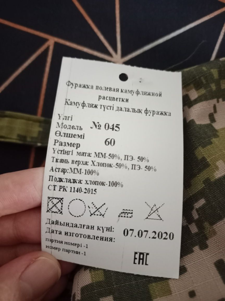 Продам кепку и галстук