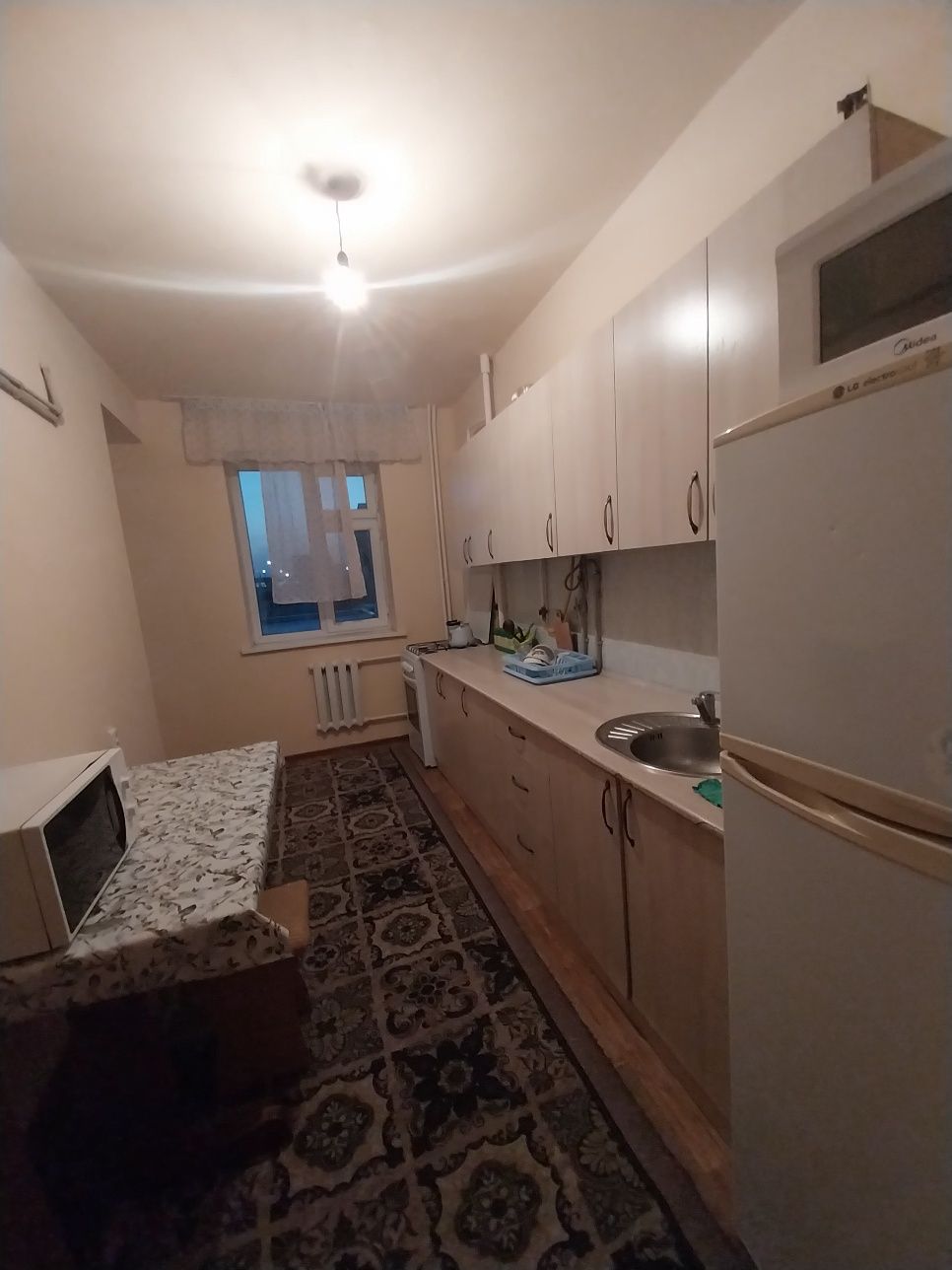 Сдам 1 комнатную квартиру на 2 эт в мкр Нурсат по суточно упакованная
