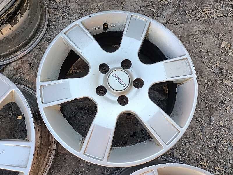 Продам оригинальные легкосплавные диски "Dezent" на автомашину Audi